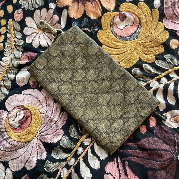 GUCCI Monogram Brown GG Canvas Small Clutch - Picture 2 of 12
